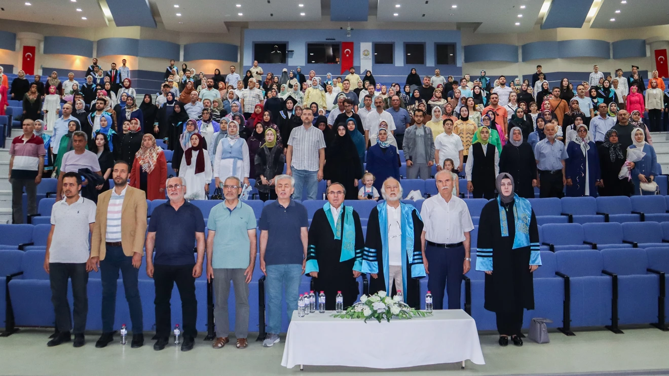 İlahiyat Fakültesinden 232 öğrenci mezun oldu